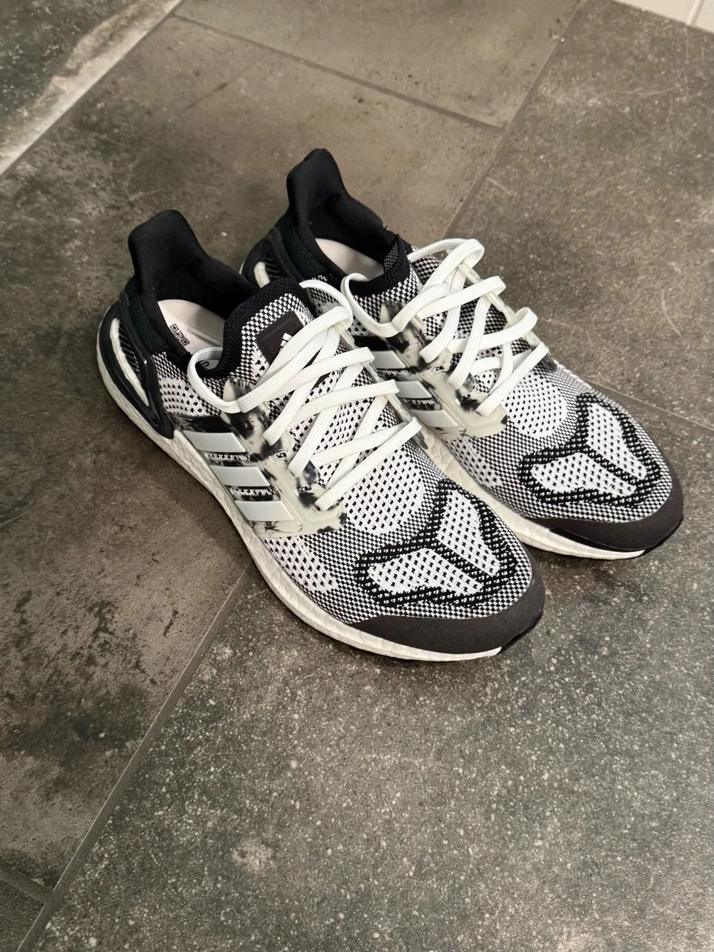 adidas Men's Black and White Knit Running Sneakers ultraboost